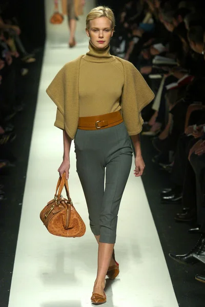 Look 17
